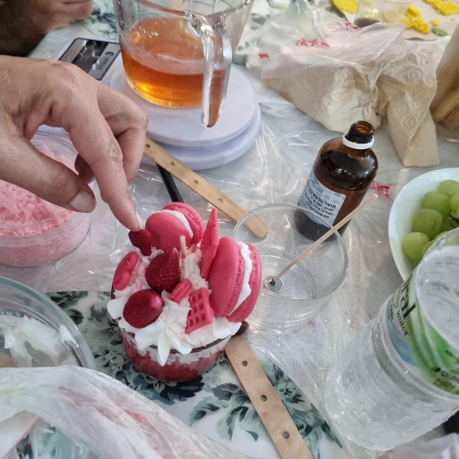 קישוט נר תות בסדנה