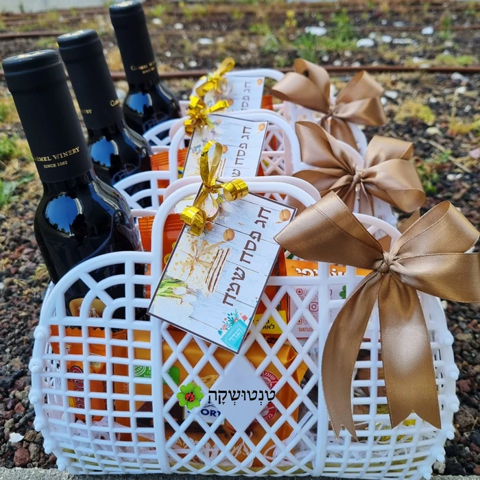 מארז לחג פסח, חלוקה לעובדים