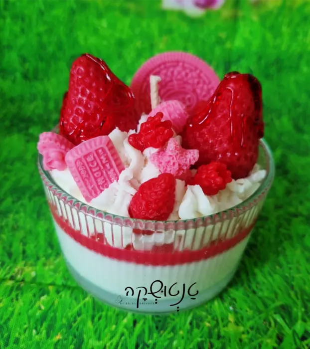 נר קינוח תותים וקצפת