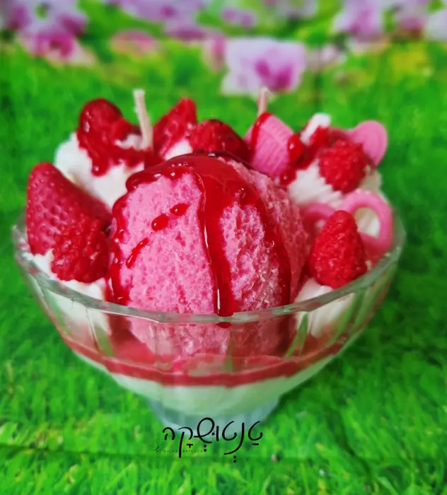 ניר קינוח גלידת תות וקצפת וניל